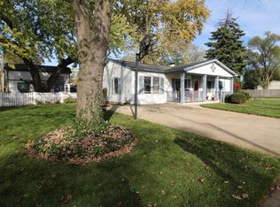 320 Arlington Dr, Romeoville, IL 60446