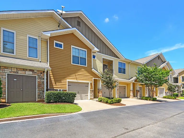 Wellington Grande Apartment Homes — Photo 14