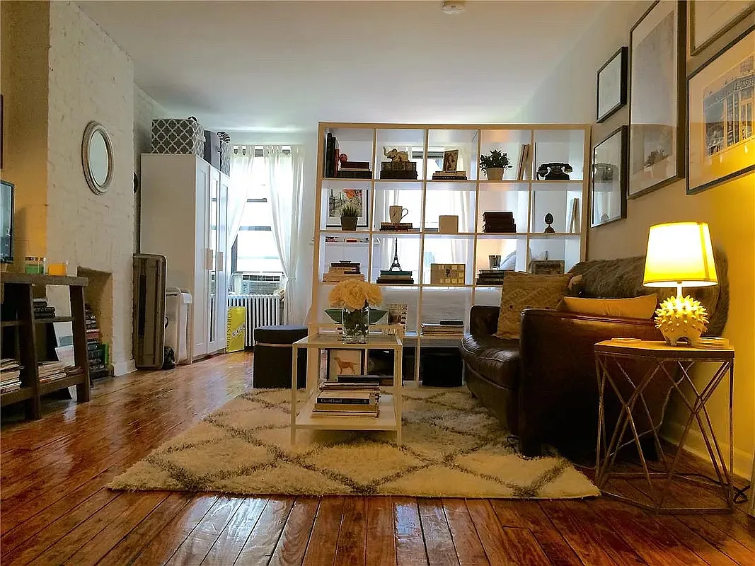 426 W 46th St APT 3A photo 1