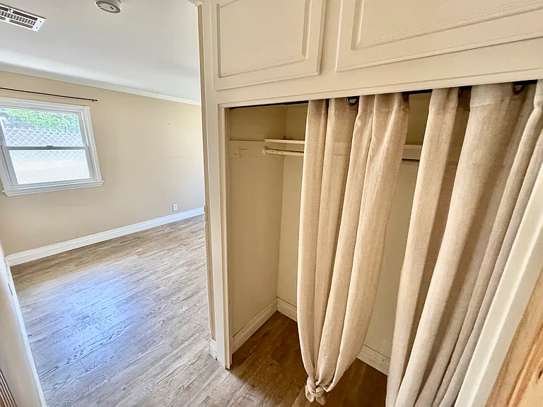 11426 Collett Ave — Photo 8