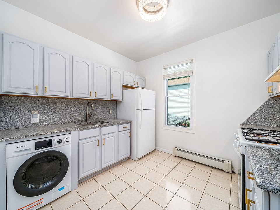 kitchen with in-unit duo washer/ dryer