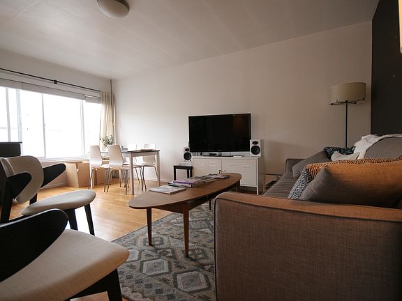 2nd image of 405 29th St APT 3