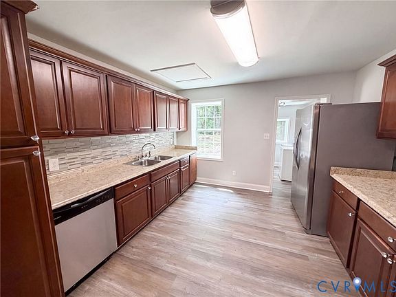 4th image of 4800 Leonard Ave