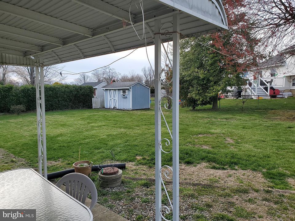 2nd image of 207 McIntosh Rd