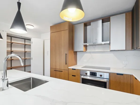 420 East 54th Street 1710 image 3 of 27