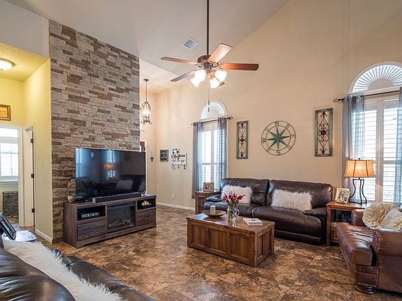 3rd image of 236 Oak Creek Way