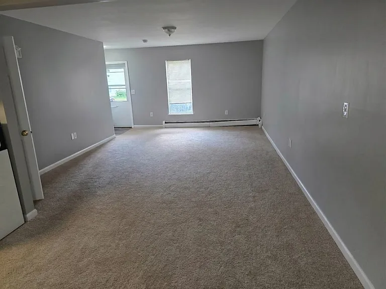 18 Main St #6 — Photo 9