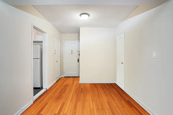 Rented by Waldstar Real Estate LLC | media 8