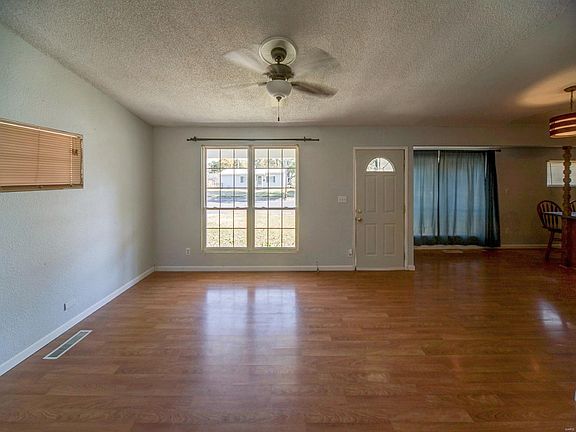 4th image of 2805 Dale Ave