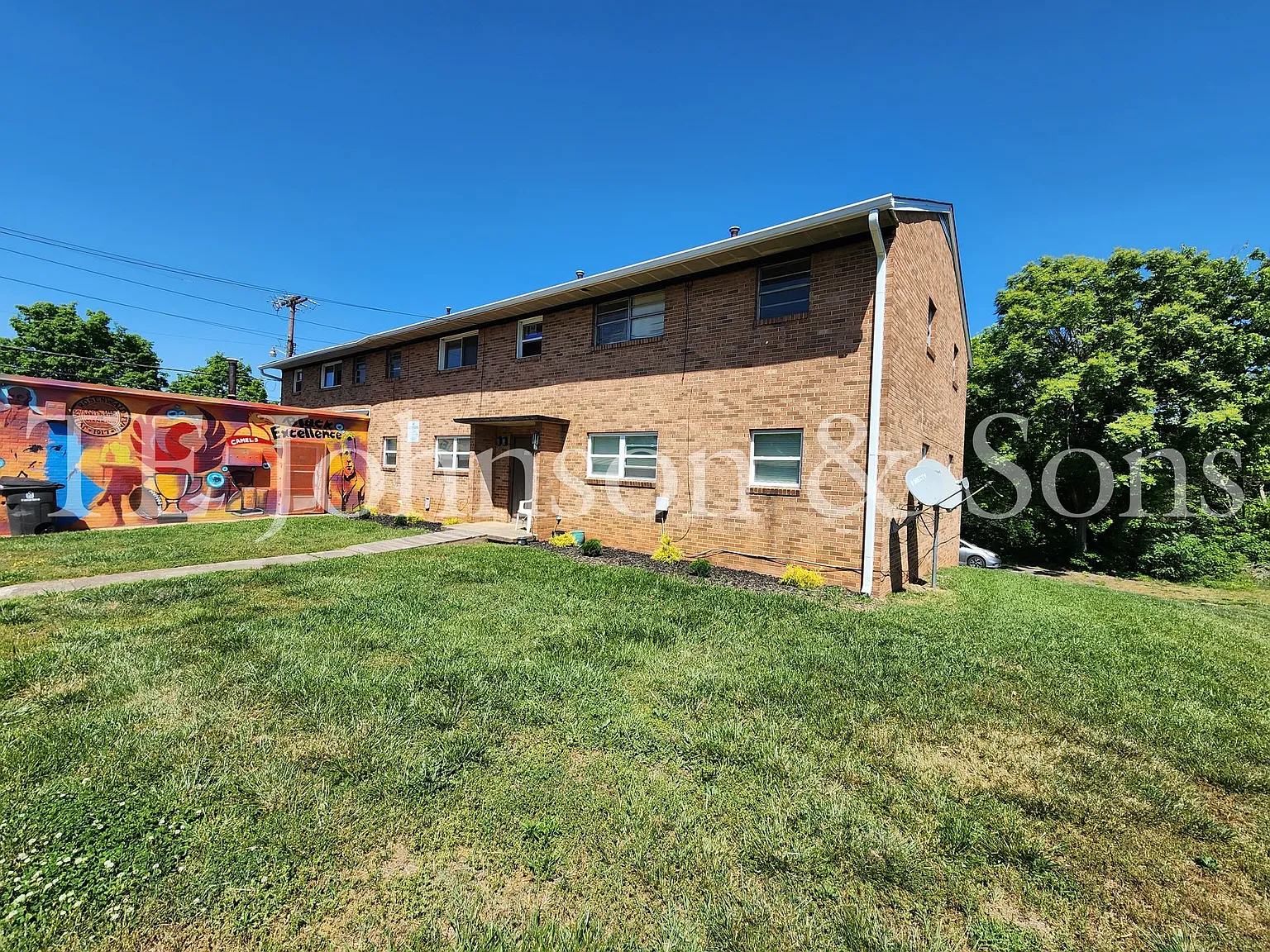 Updated Unit with Granite Counters & Off-Street Parking in Winston-Salem — Photo 1