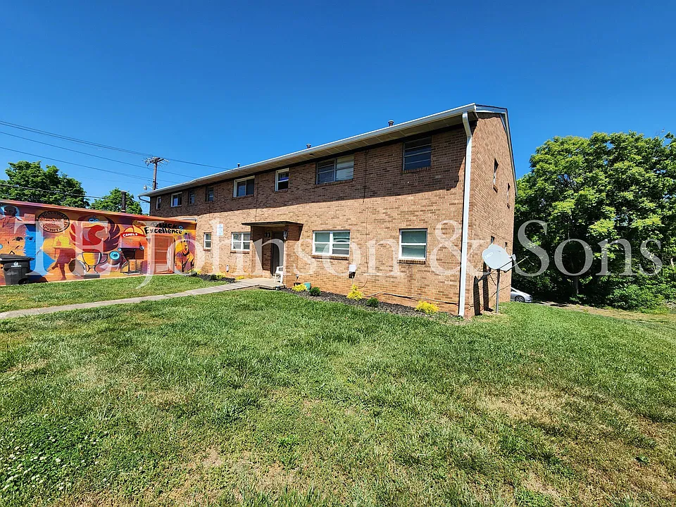 1137 N Cameron Ave #C