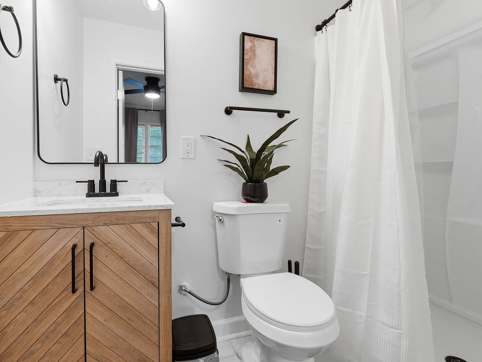 8 bed, 2636 sqft, $750 — Photo 3