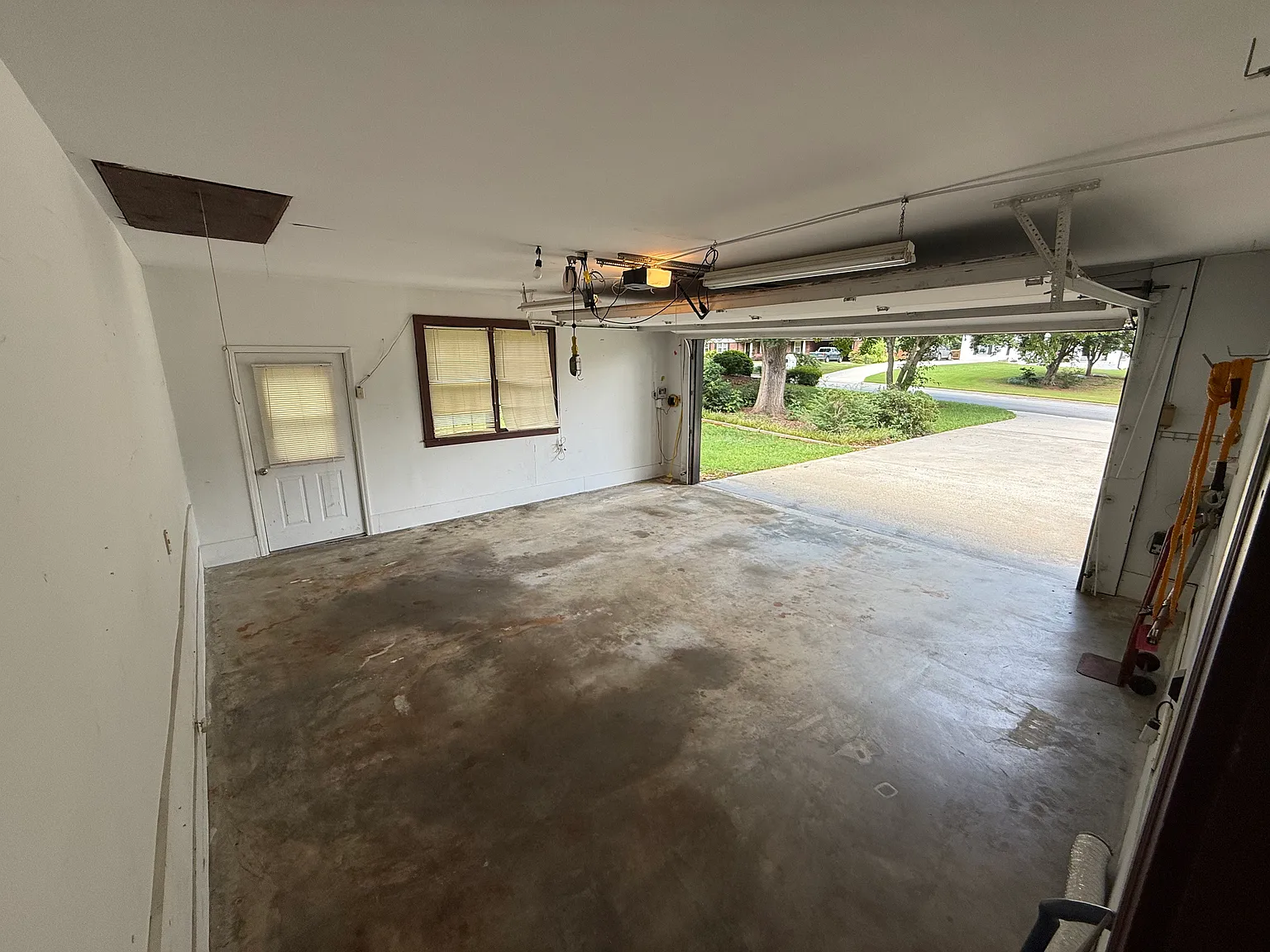 5 bed, 3867 sqft, $2,800 — Photo 2