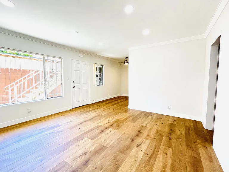 761 Rose Ave #4 — Photo 8
