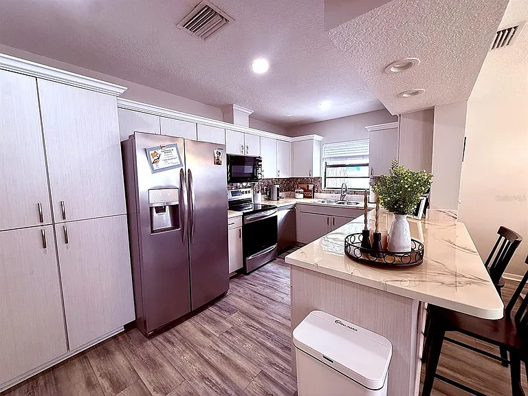 7218 N Highland Ave — Photo 3