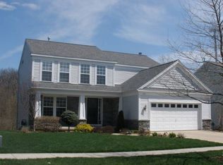 596 Rock Hollow Dr NE, Rockford, MI 49341