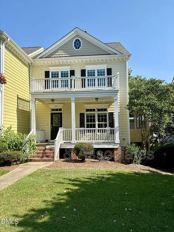 4 bed, 2.5 bath, 2400 sqft, $2,495 — Photo 1