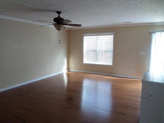 4th image of 2711 Dotti Dr