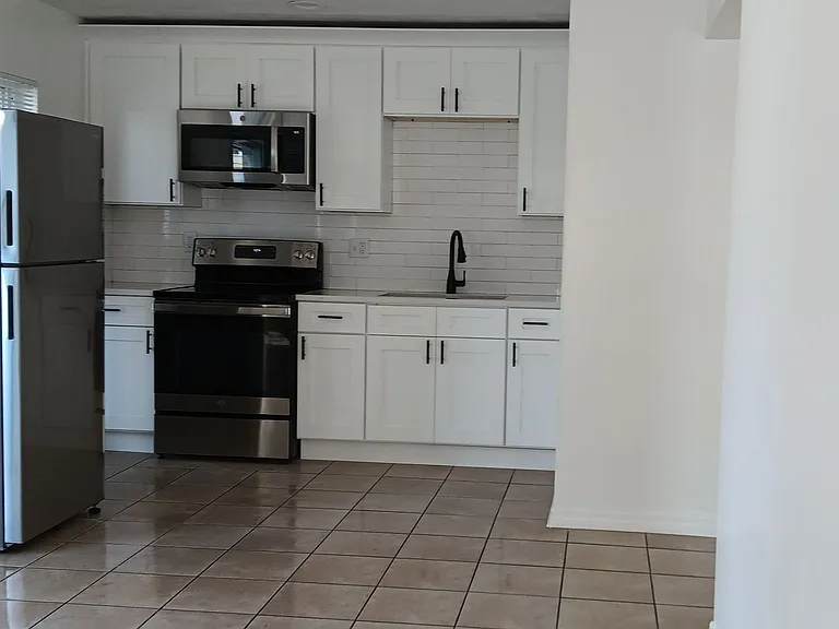885 Beltrees St #12 — Photo 2