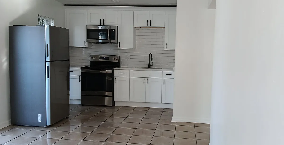 Building Photo - 885 Beltrees St #12