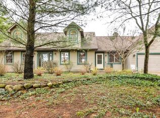 13402 Oakridge Ln, Chelsea, MI 48118