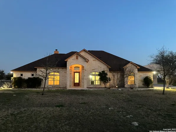 129 S Abrego Crossing, Floresville, TX 78114