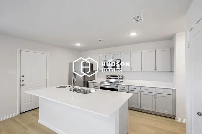 4 bed, 3.0 bath, 1828 sqft, $1,725 — Photo 3