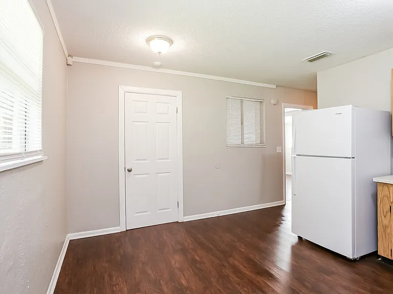 6812 Hawkins Ct — Photo 6