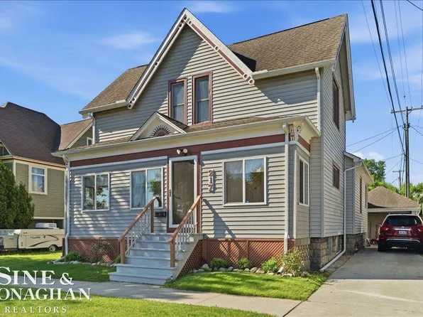 217 Jefferson St, Marine City, MI 48039