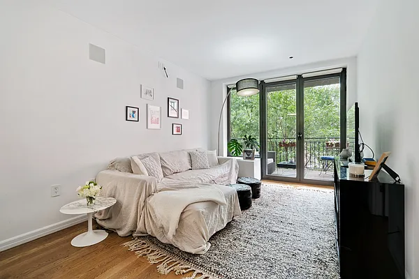 Rented by Compass | media 9