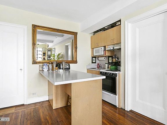 2nd image of 5 Tudor City Pl APT 1338