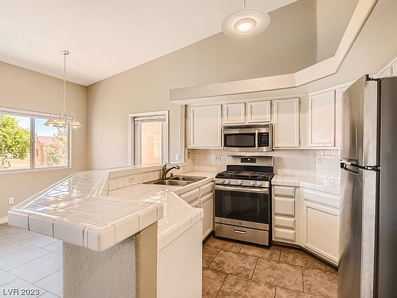 5th image of 900 Heavenly Hills Ct Unit 220