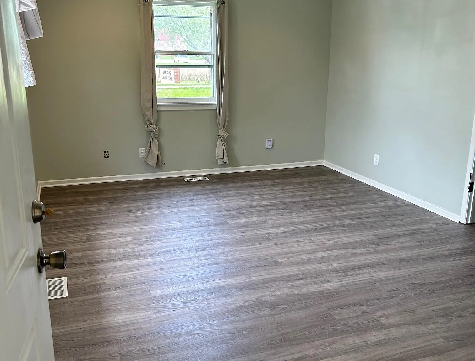 1 bed, 550 sqft, $1,050 — Photo 1