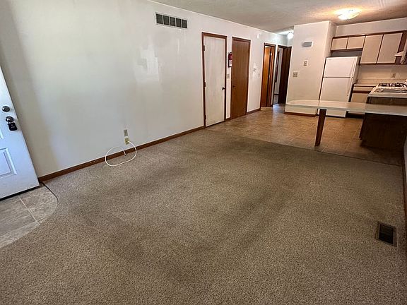 2nd image of 1003 Zollinger Rd #B
