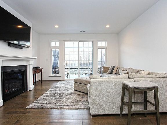 4th image of 404 Roebling Ct #16066