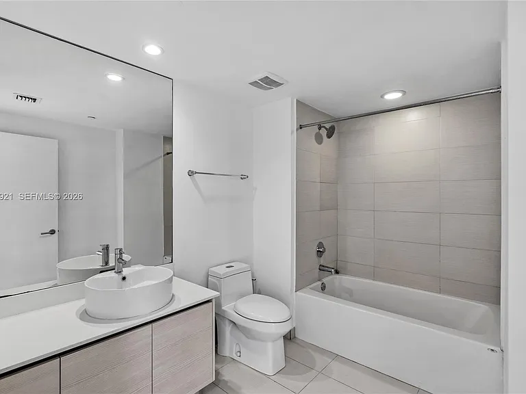 4250 Biscayne Blvd #914 — Photo 11