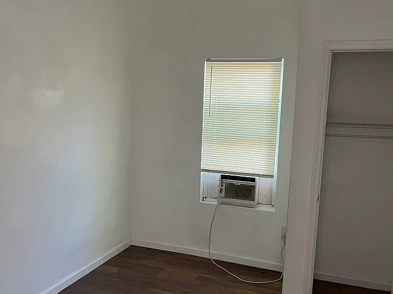 1216 E Union St — Photo 6