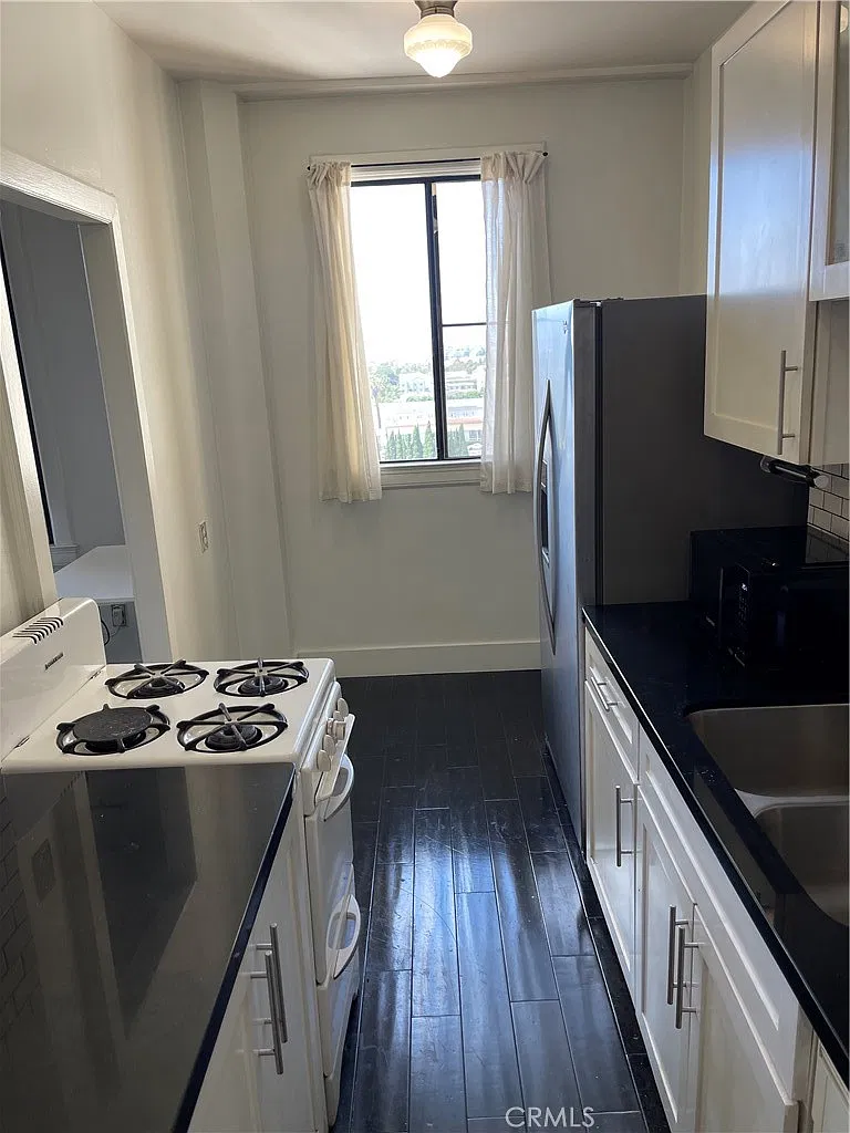 Studio, 475 sqft, $2,000 — Photo 4