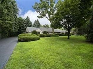 6391 Pontiac Dr, Indian Head Park, IL