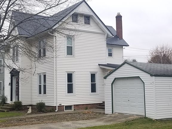 one car garage in front 