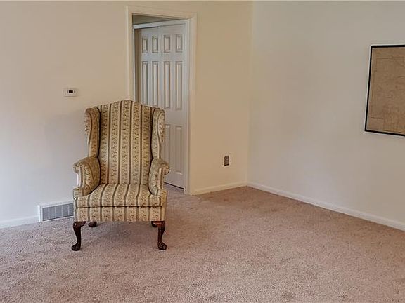 4th image of 24 Colonial Pkwy APT A
