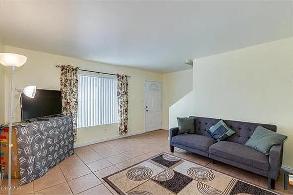 2 bed, 606 sqft, $1,606 — Photo 2
