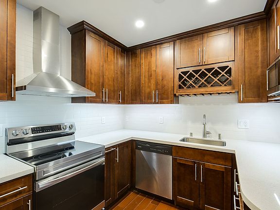 4th image of 340 Baker St APT 1