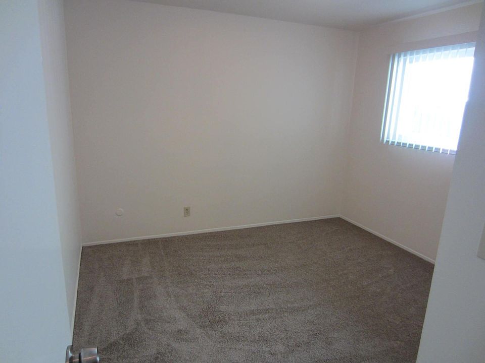 2nd image of 402 Redwood Ave