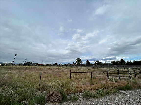 3rd image of 804 N Rife St