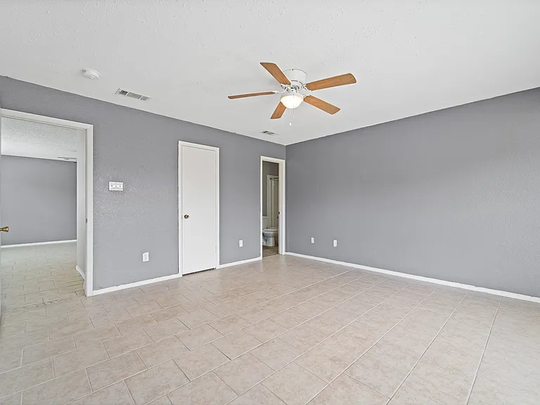 303 Carly Dr — Photo 11