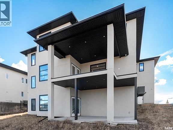 3rd image of 304 Spruce Creek Cres #158