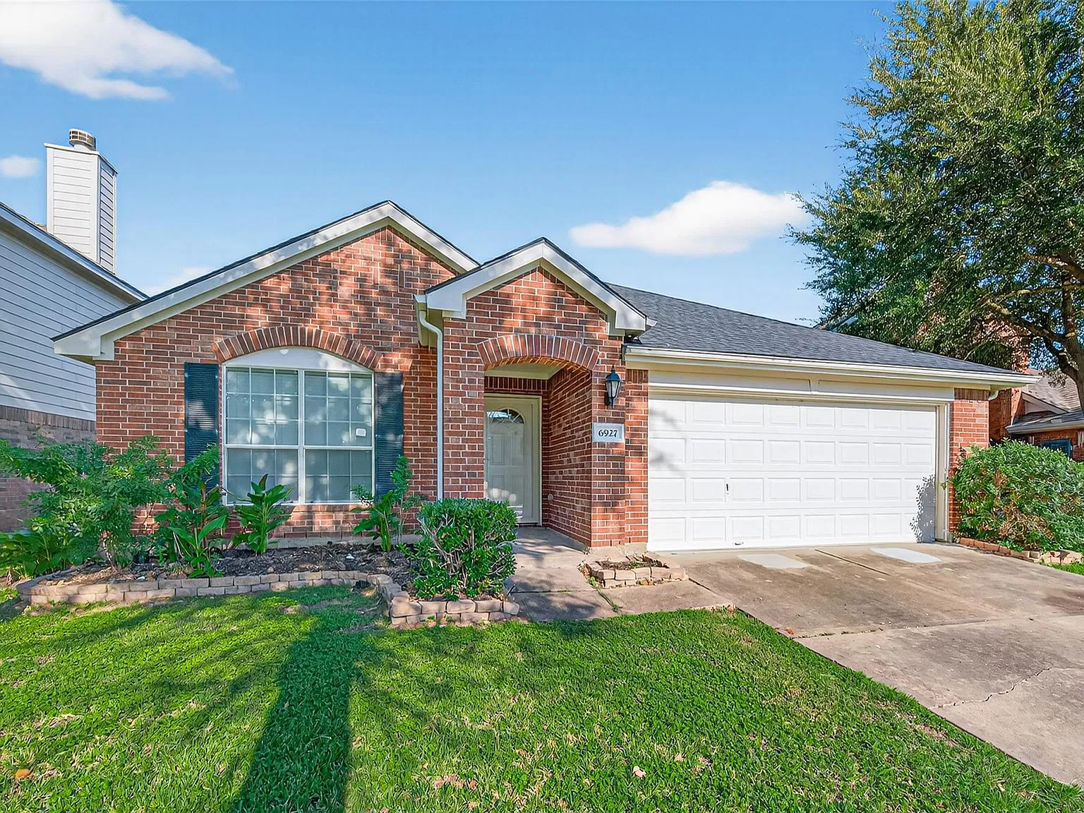 4 bed, 2.0 bath, 1962 sqft, $2,200 — Photo 3