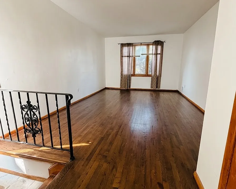 28 Devens St