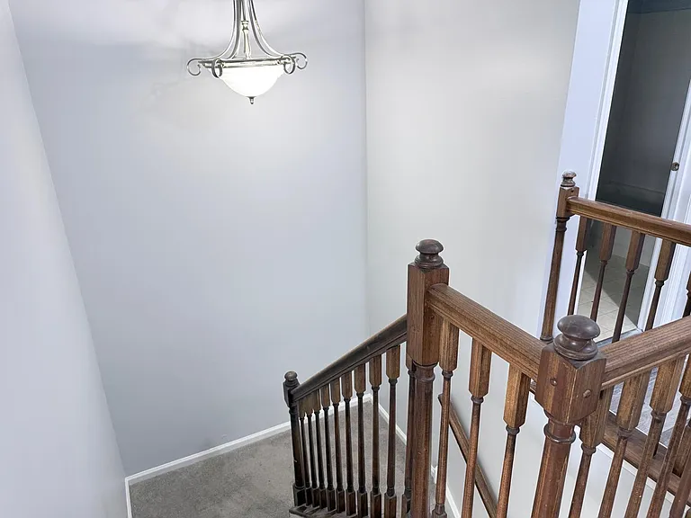 921 Bentley Ct — Photo 13